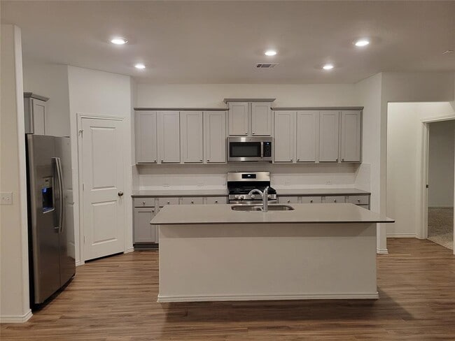 Foto del edificio - 266 Silver Glen Dr
