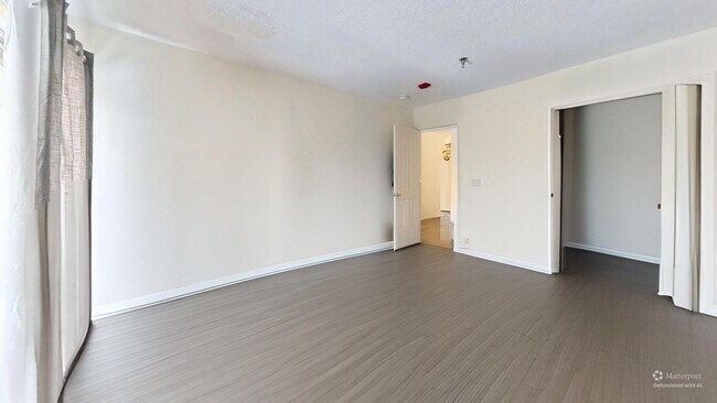 Foto del edificio - Hill Gardens Condo Association