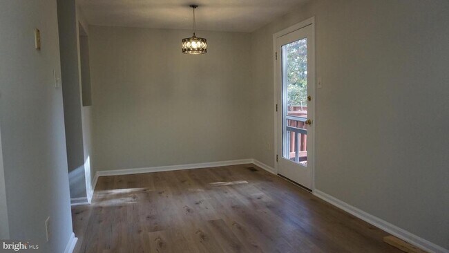 Foto del edificio - 6068 Laurel Wreath Way