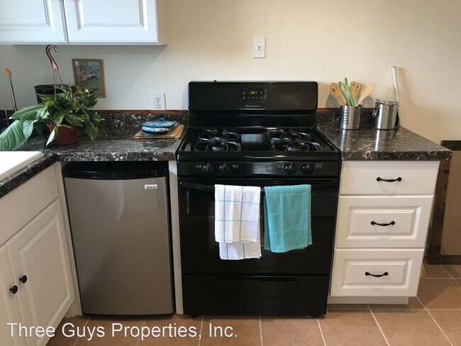 Studio, 1 bath House - 3920 Coronado Ave - 4