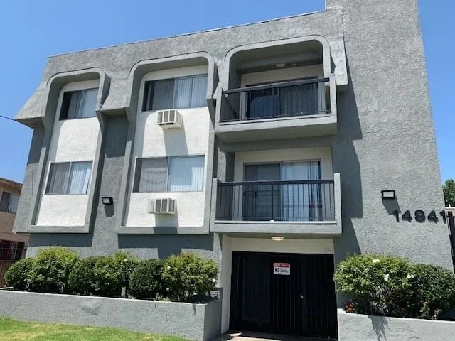 Front of Building - 14941 Roscoe Blvd