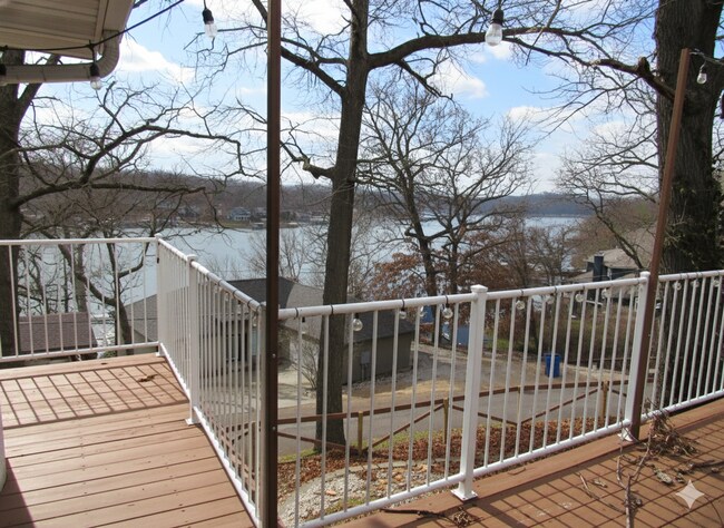 Foto del edificio - 4 bedroom lake view home