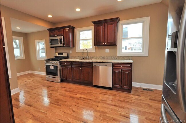 Building Photo - 218 Roselle St