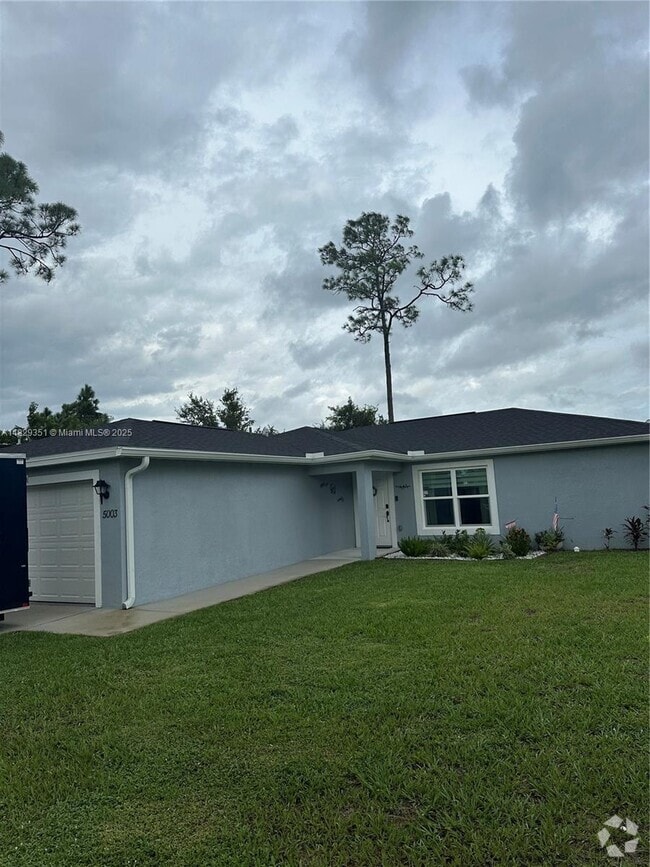 Building Photo - 5003 Moon Ln