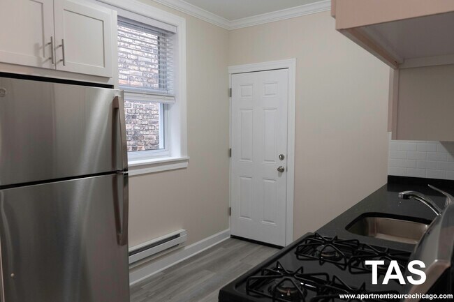 Foto del edificio - 648 W Roscoe St