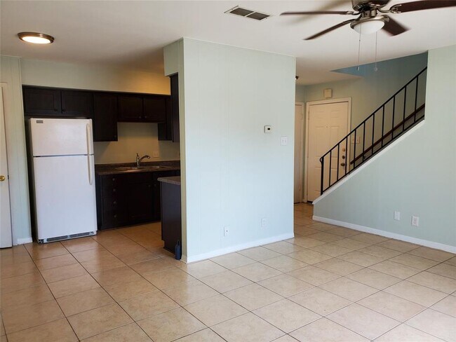 Building Photo - 2208 Mission Hill Dr