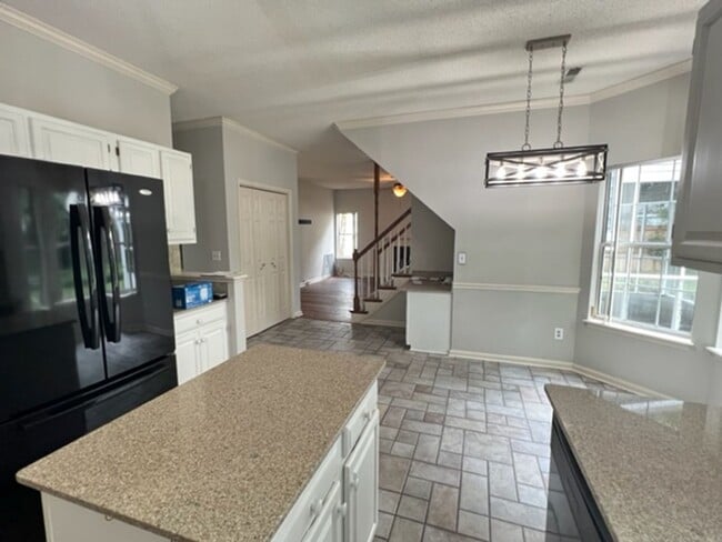 Building Photo - 3 Bedroom 2.5 Bath House in Sweetgrass - M...