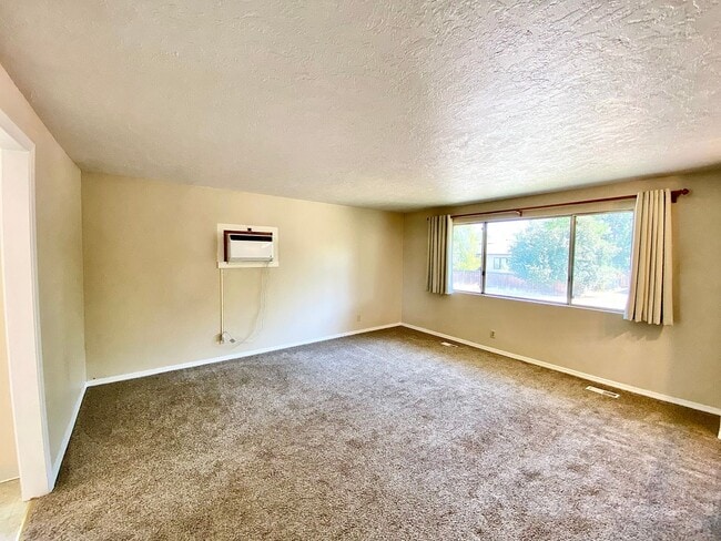 Building Photo - 2 Bedroom 1 Bath Units