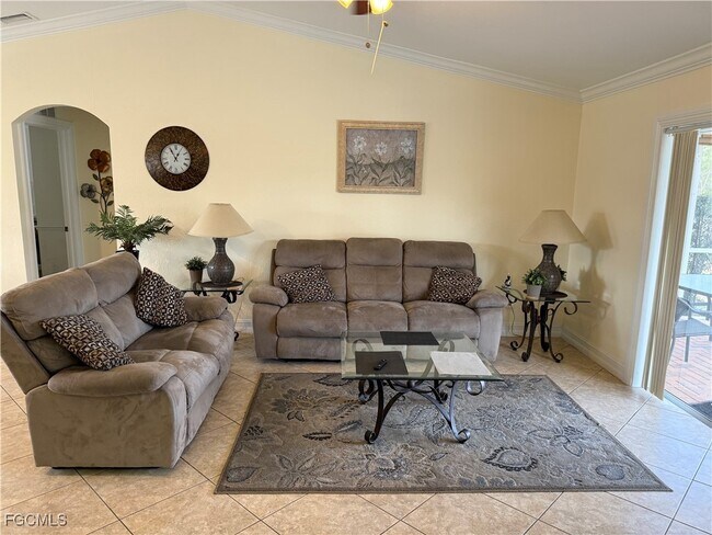 Building Photo - 902 McArthur Ave