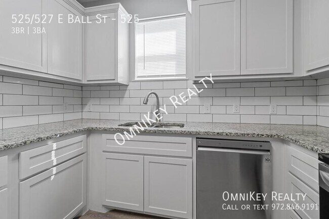 Building Photo - 525/527 E Ball St-525