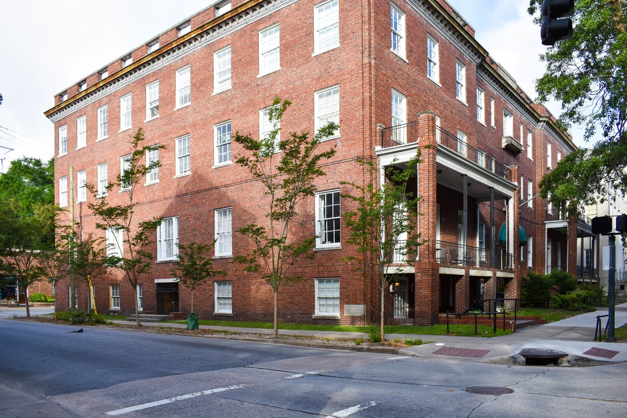 101 The Y. Ground floor in character buildin - 101 W Oglethorpe Ave