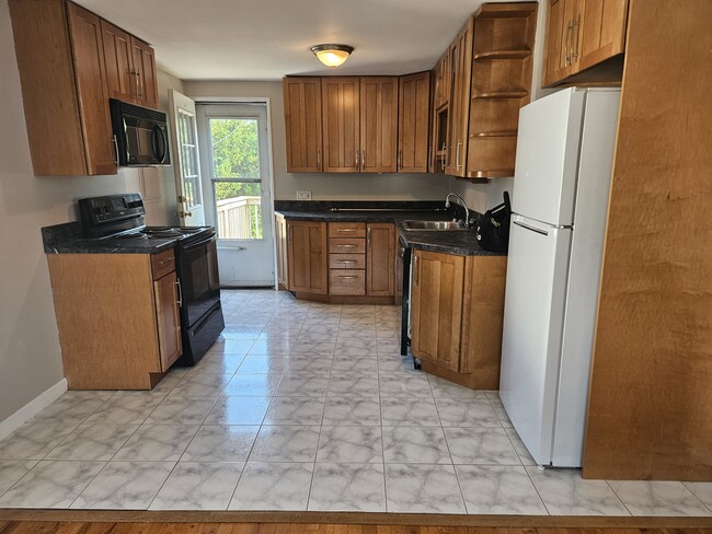 Building Photo - 36 Meadow Wood Ln