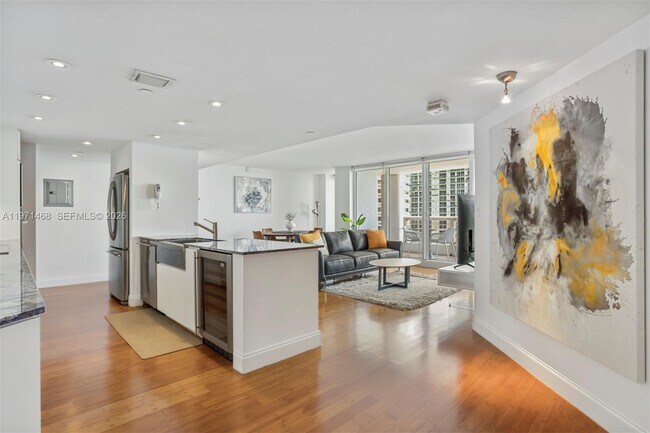 Foto del edificio - 1717 N Bayshore Dr