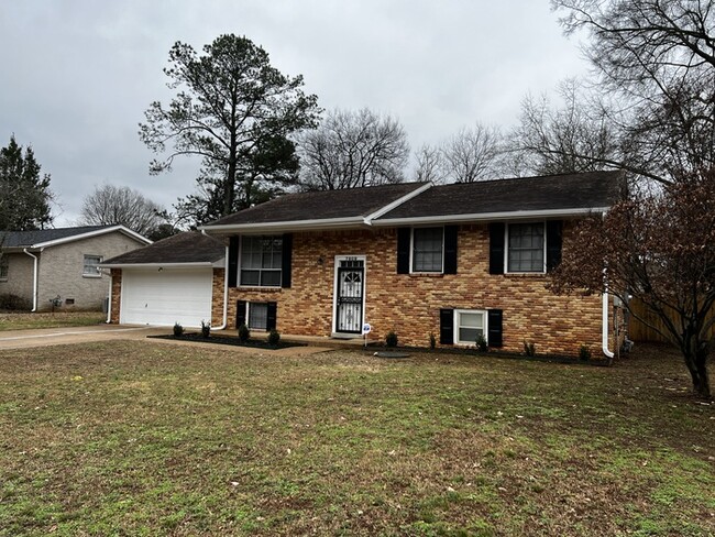 Building Photo - 7809 Charlotte Dr SW Huntsville, AL 35802