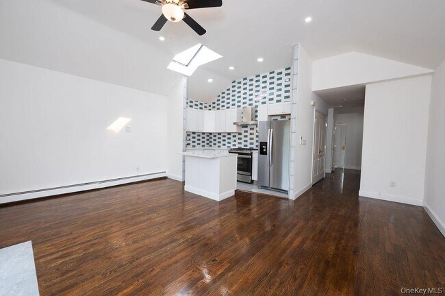 Foto del edificio - 268 Emerson Ave