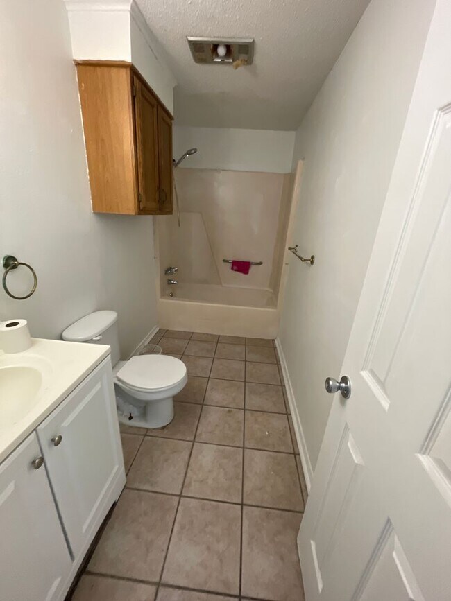 Foto del edificio - Western Hills 3 Bedroom Home