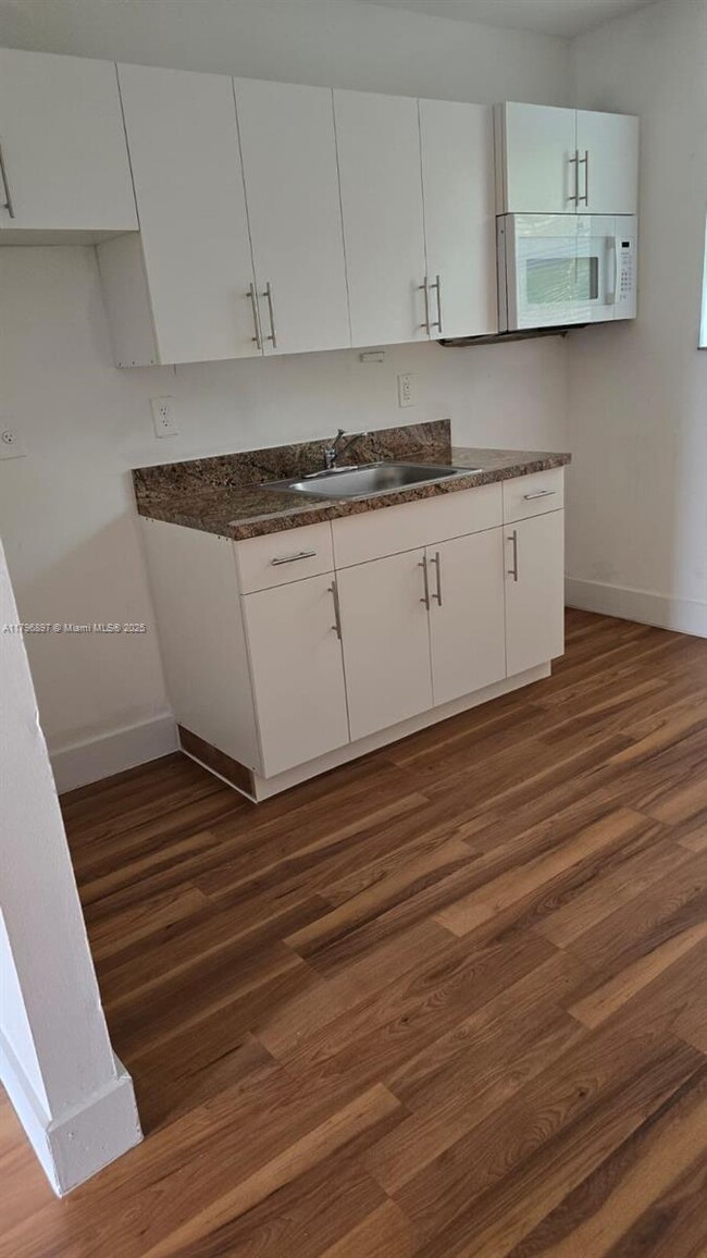Foto del edificio - 260 SW 8th St