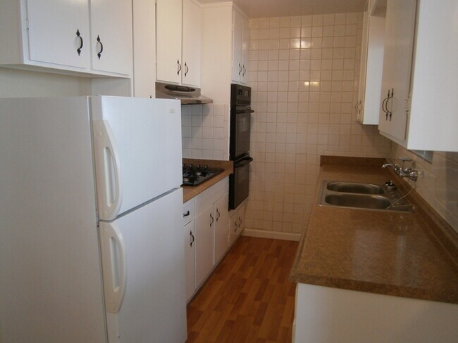 Building Photo - Benicia's Cute Duplex Close To Downtown
