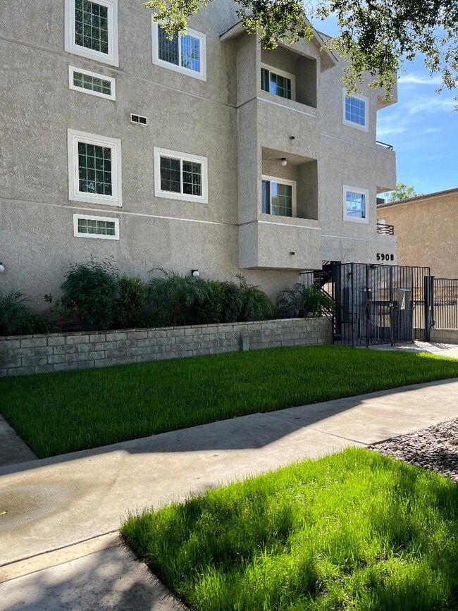 Building Photo - 5908 Cedros Avenue