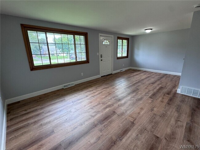Foto del edificio - 685 Longmeadow Rd