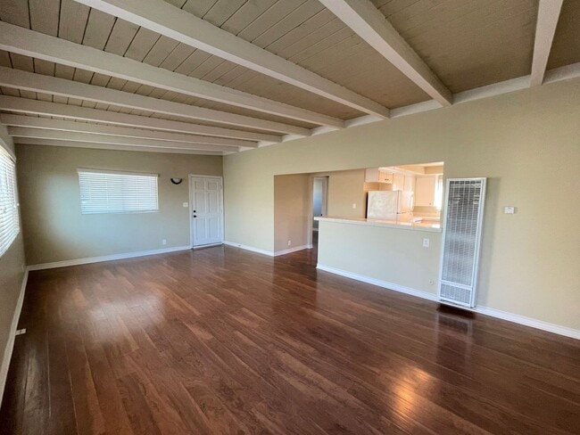 Building Photo - Pierpont Beach Duplex