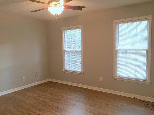 Foto del edificio - 4821 Valley Dale Dr SW