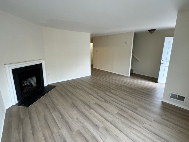 Foto del edificio - 3 bedrooms, 2.5 bathrooms