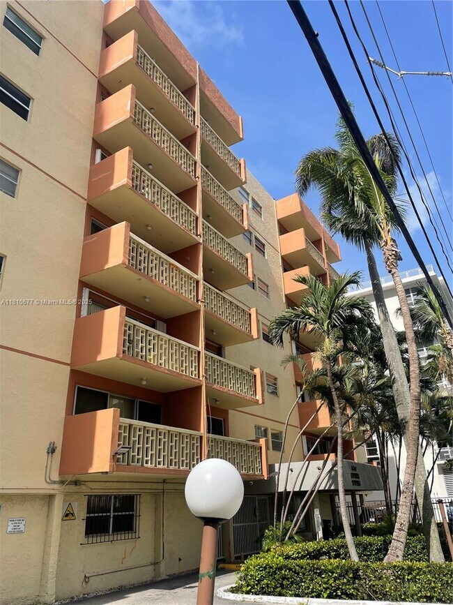 Foto del edificio - 600 NE 25th St