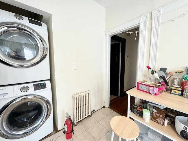 Foto del edificio - 692 Columbia Rd