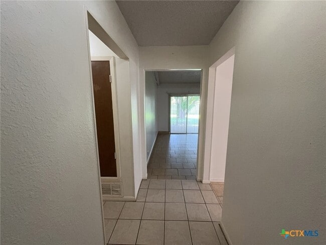 Building Photo - 2408 Carnation Dr