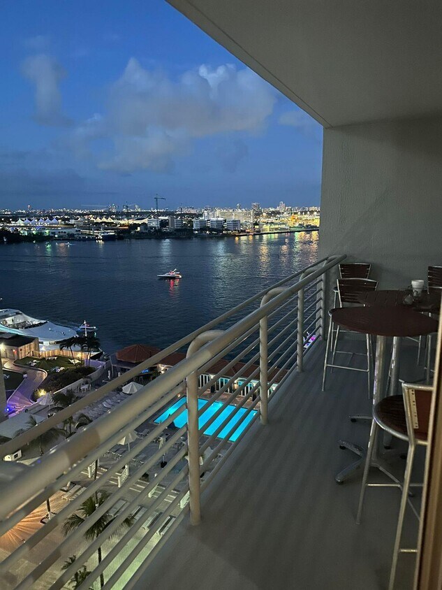 Foto principal - 335 S Biscayne Blvd