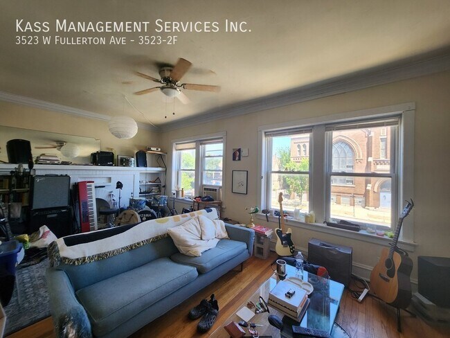 Foto del edificio - 3523 W Fullerton Ave