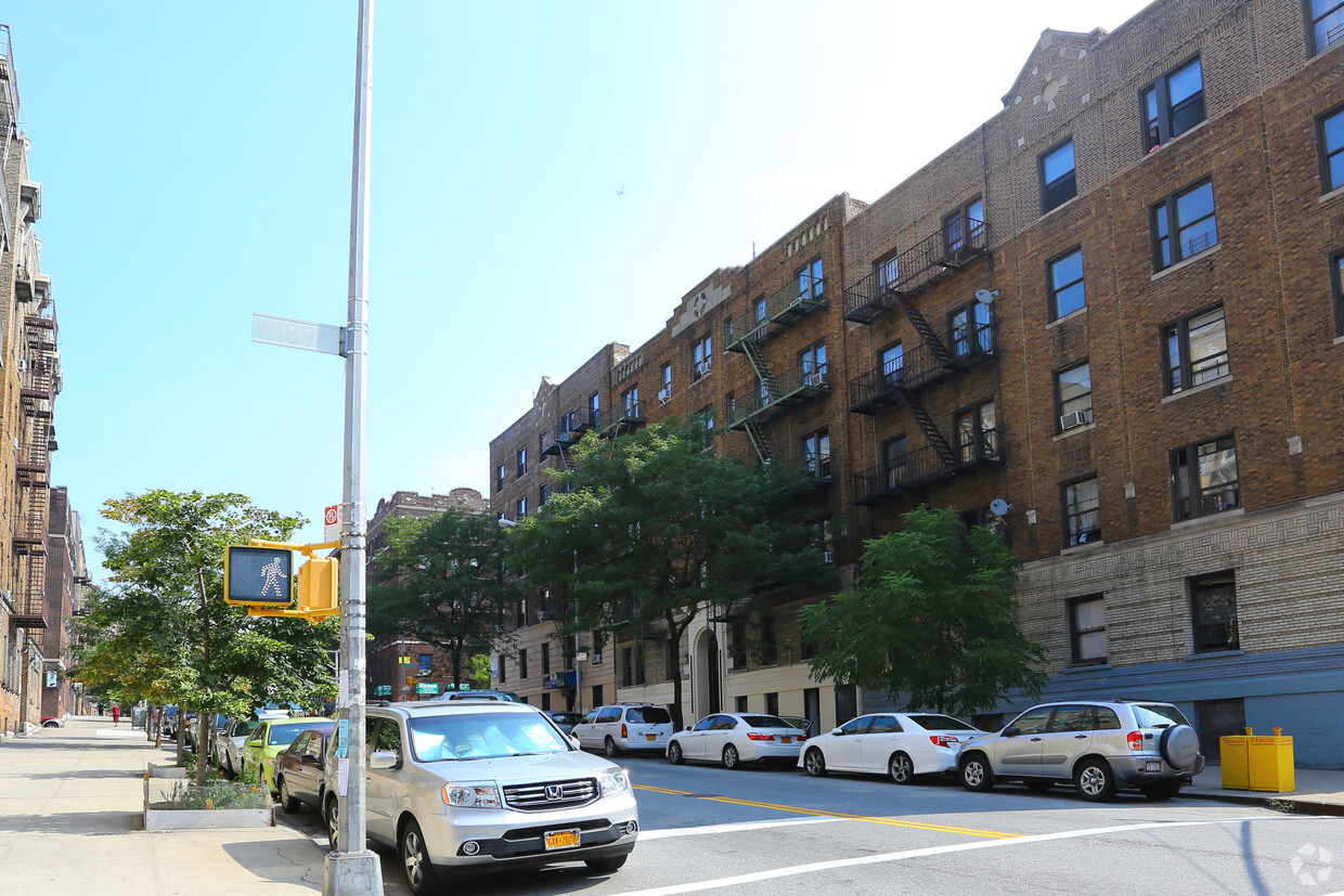 Building Photo - 325 Wadsworth Ave