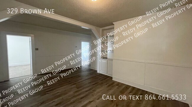 Foto del edificio - 329 Brown Ave