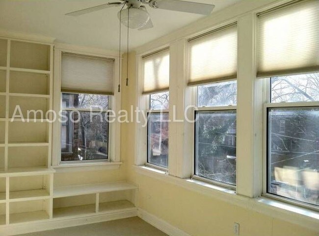 Building Photo - Beautiful Home block away from Delmar Loop