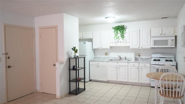Foto del edificio - 1700 SW 16th Ct