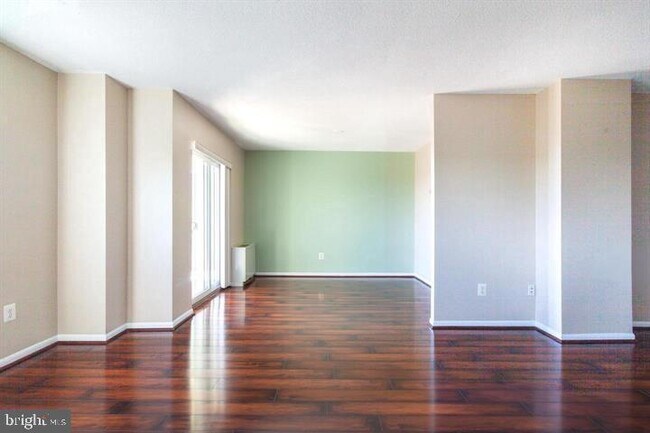 Building Photo - 1121 University Blvd W