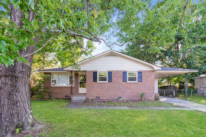 Foto principal - 5305 Albert St