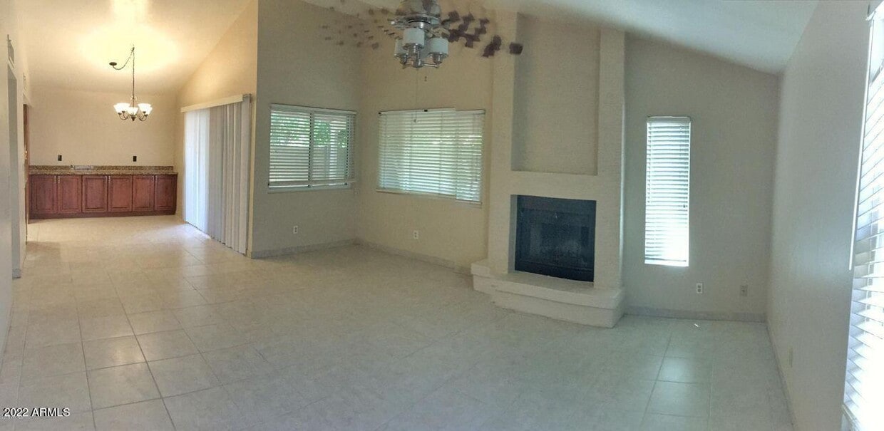 Foto del edificio - 1390 N Ellis St