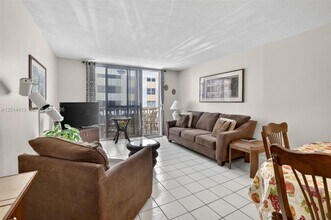 Building Photo - 1817 S Ocean Dr
