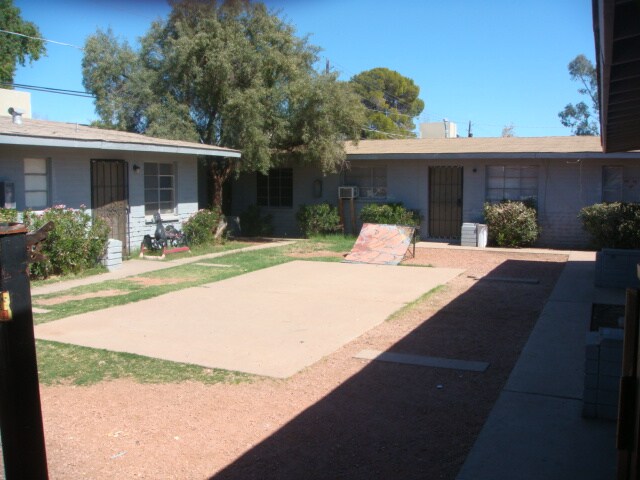 Courtyard - 25 N Brooks St