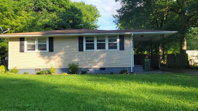 Foto del edificio - "2-Bedroom Retreat with Located in the 5 Points area of Huntsville!"