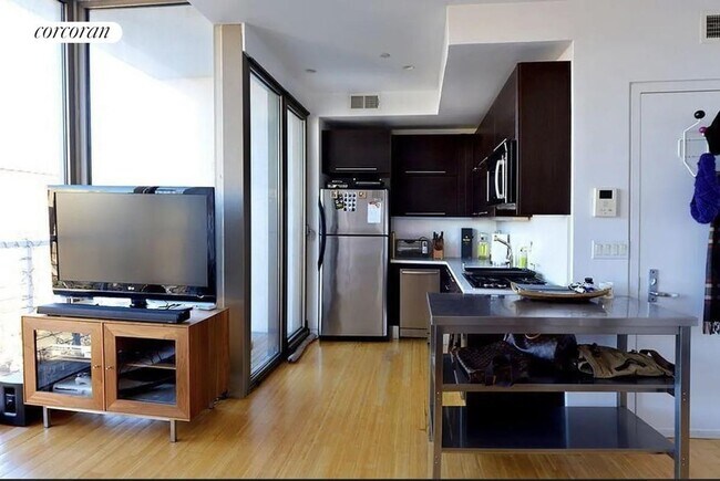 Foto del edificio - 285 Driggs Ave