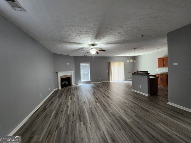 Building Photo - 5752 Olivia Ln