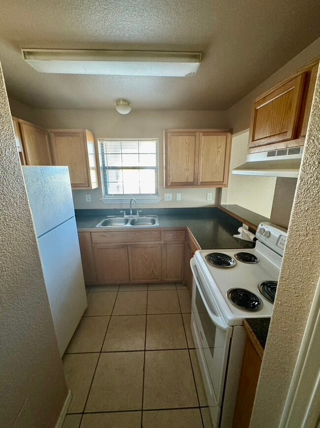 Building Photo - 116 Ramon Cardenas Dr
