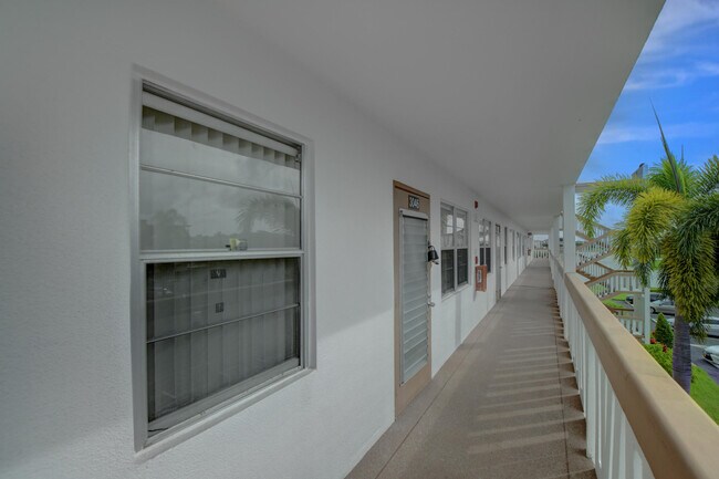 Building Photo - 3046 Cornwall C