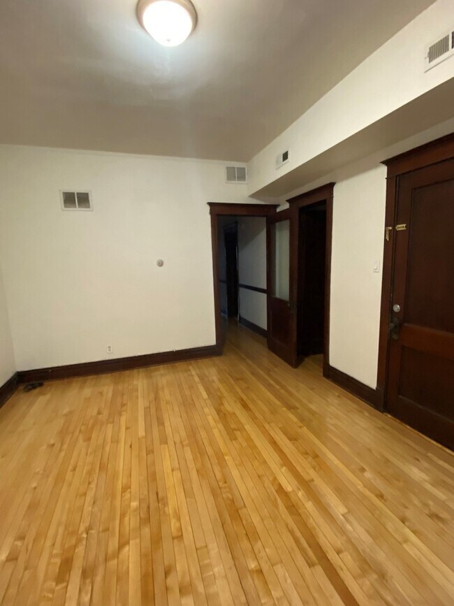 Building Photo - 5421 W 24th Pl
