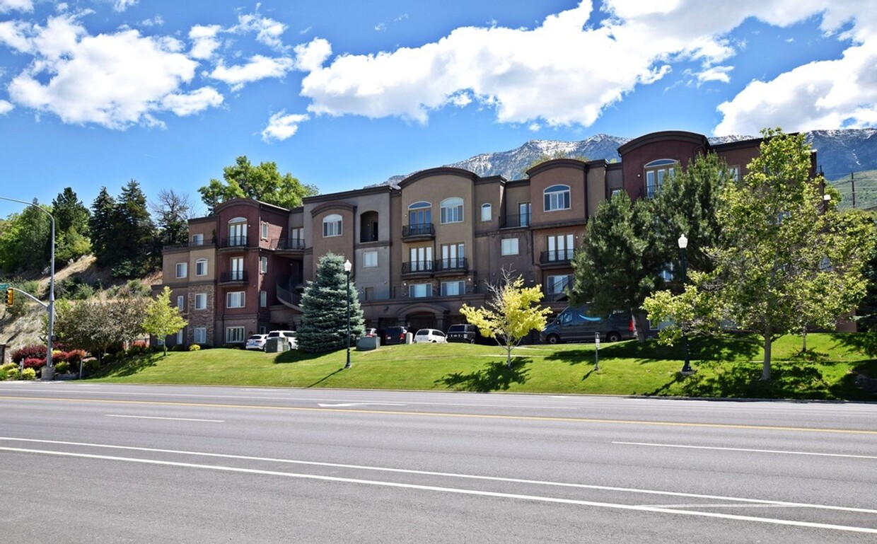 Primary Photo - Penthouse Two Story Condo For Rent