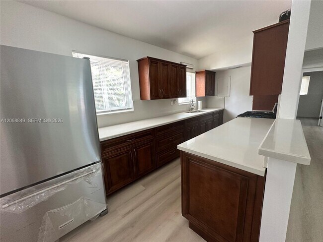 Building Photo - 3101 SW 102nd Pl