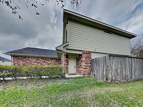 Building Photo - 16326 Royal Fort Ln